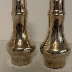 Vintage WM Rogers International Silver Plate Salt & Pepper Shakers